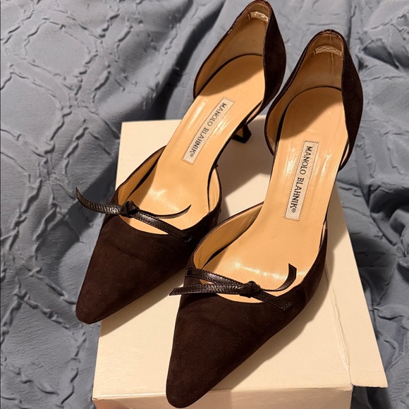 Manolo Blahnik Dark Brown Suede Heels - Picture 6 of 9